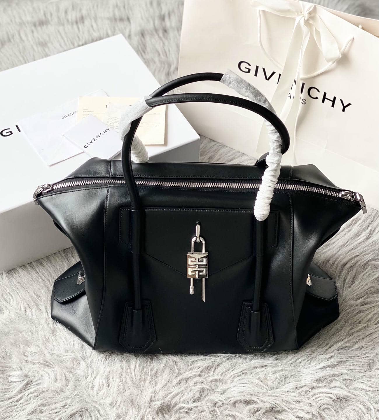 001ANTIGONA LOCK SOFT